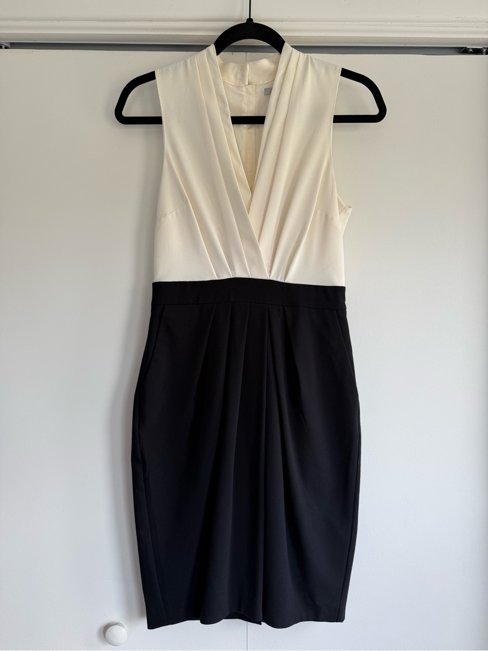 H&M Black White Colorblock Dress Size 4 Sleeveless V-Neck